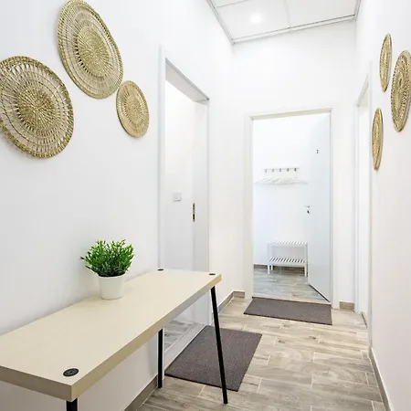 Ultra Mini * Budapest